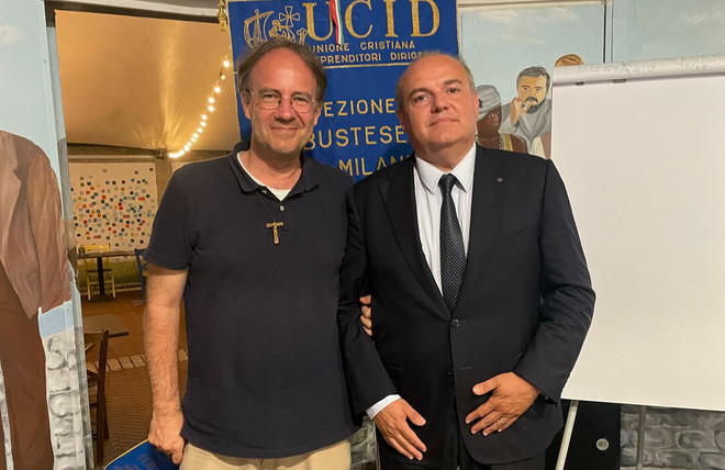 A sinistra don Paolo Alliata e il presidente Ucid Roberto Caironi A sinistra don Paolo Alliata e il presidente Ucid Roberto Caironi