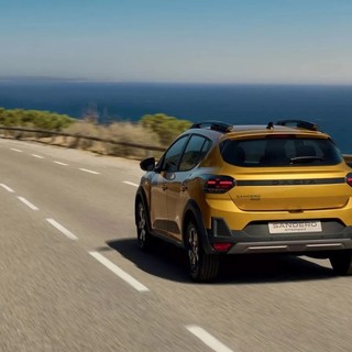Dacia Sandero: ora anche con motorizzazione full hybrid Dacia Sandero: ora anche con motorizzazione full hybrid