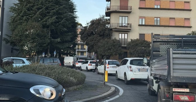 Nel periodo di Natale sarà caccia al parcheggio in centro a Busto