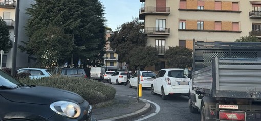 Nel periodo di Natale sarà caccia al parcheggio in centro a Busto