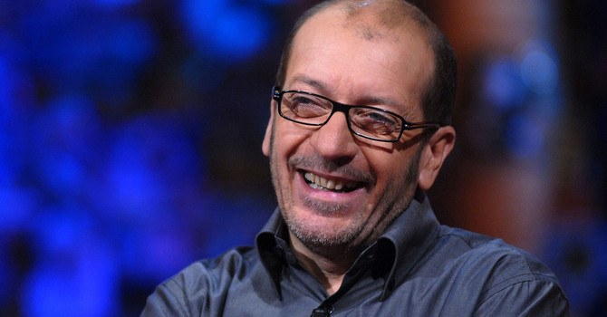 Dario Vergassola vent'anni di carriera: al Sociale Cajelli con “Storie sconcertanti”