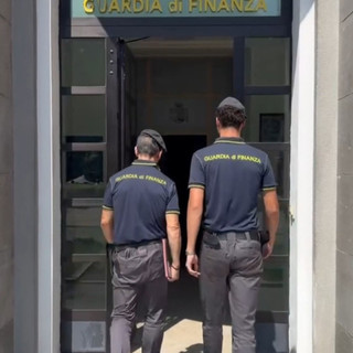 A sedici anni trovato con mezzo etto di hashish e bilancino: denunciato dalla Guardia di Finanza