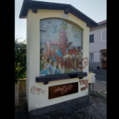 Scritte volgari sull’edicola votiva di Ferno: «Ignobile gesto vandalico»