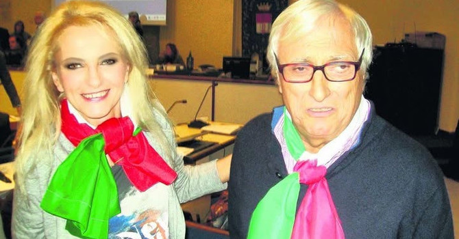 Erica D’Adda insieme ad Angelo Verga, nella foto pubblicata dalla senatrice su Facebook Erica D’Adda insieme ad Angelo Verga, nella foto pubblicata dalla senatrice su Facebook