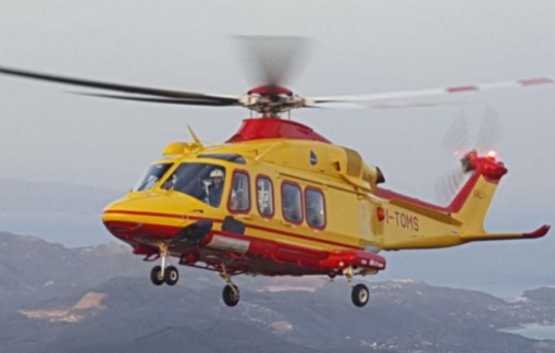 Scontro tra un'auto e una moto a Cassano Magnago, in volo l'elisoccorso: un ferito