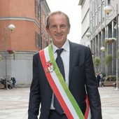 Emanuele Antonelli alla sua prima uscita in città con la fascia tricolore da sindaco nel 2016 Emanuele Antonelli alla sua prima uscita in città con la fascia tricolore da sindaco nel 2016