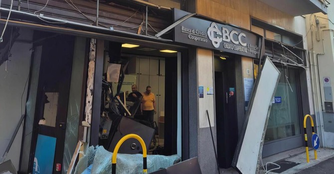 Samarate, assalto al bancomat. «Un gesto criminale che colpisce un’intera comunità» Samarate, assalto al bancomat. «Un gesto criminale che colpisce un’intera comunità»