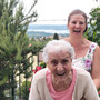 Nonna Ernesta Bianchi con la nipote Sabrina per questi splendidi 104 anni
