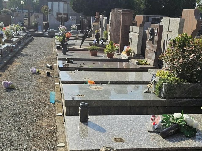 Le immagini del raid al cimitero di Gorla Minore Le immagini del raid al cimitero di Gorla Minore