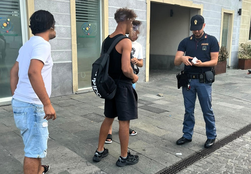 Estate sicura, pattugliamenti della polizia a Varese e Luino: controllate oltre cento persone e attività commerciali Estate sicura, pattugliamenti della polizia a Varese e Luino: controllate oltre cento persone e attività commerciali