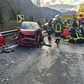 Terribile frontale a Crodo, due persone ferite. Sul posto anche un'eliambulanza