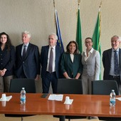 Da destra: Gianroberto Costa, delegato del Rettore dell'università LUM, Romana Dell'Erba, consigliere regionale di Fratelli d'Italia, Raffaella Greco, campus coordinator School of Management Università LUM, Pietro Bonfiglio, ref.relazioni esterne School of Management Università LUM, Raffaele Bruni, docente Università LUM, Iman Moutaoukil, coordinatrice operativa LUM School of Management