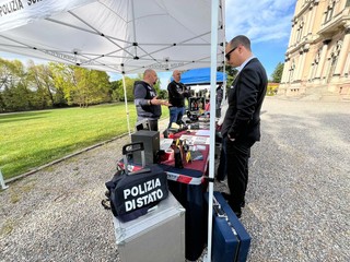 Alcuni momenti della celebrazione a Ville Ponti per il 174esimo anniversario della festa della Polizia di Stato