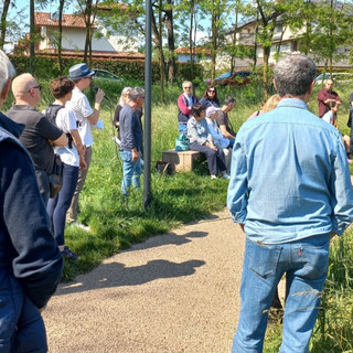 Le persone che si sono radunate all’anello di via Morelli