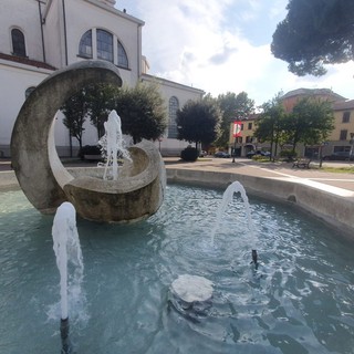 Busto, dopo anni di attesa la fontana di San Michele è tornata a zampillare