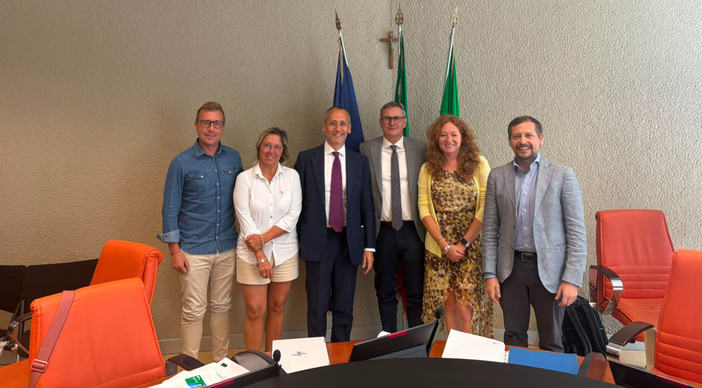 I consiglieri regionali Lega a margine della seduta di oggi (da sinistra: Riccardo Vitari, Alessandra Cappellari, Mauro Piazza, Giovanni Malanchini, Silvia Scurati, Emanuele Monti) I consiglieri regionali Lega a margine della seduta di oggi (da sinistra: Riccardo Vitari, Alessandra Cappellari, Mauro Piazza, Giovanni Malanchini, Silvia Scurati, Emanuele Monti)