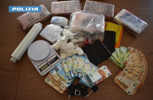 Busto, blitz della Polizia: arrestato 31enne con 7 chili di cocaina e 30mila euro in contanti