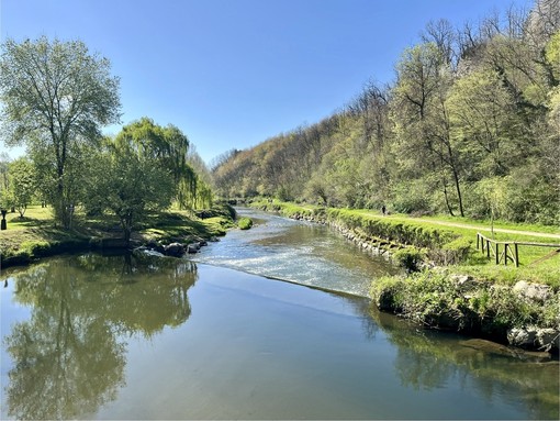 Camminare al caldo, ci aiuta il fiume Olona