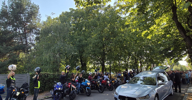 Samarate abbraccia Federico Venco: «Rimane tutto il bene che hai fatto». Il rombo delle moto per l’ultimo saluto Samarate abbraccia Federico Venco: «Rimane tutto il bene che hai fatto». Il rombo delle moto per l’ultimo saluto
