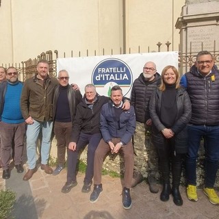 Un gazebo di Fratelli d'Italia a Busto