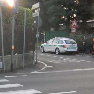 Olgiate: incidente in via De Gasperi, investita studentessa di 12 anni. «Il pedone ha sempre il diritto di attraversare in sicurezza»