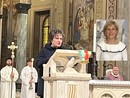 Il sindaco reggente Cristina Borroni in chiesa e nel riquadro Mirella Cerini