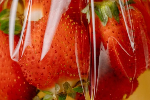 La Rivoluzione dei film plastici: Innovazione e Sostenibilità nell’Industria dell’Imballaggio