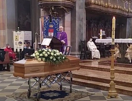 Il funerale di Franco Mazzucchelli in basilica a Busto