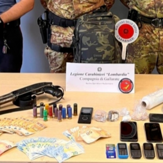 Il materiale sequestrato dai carabinieri