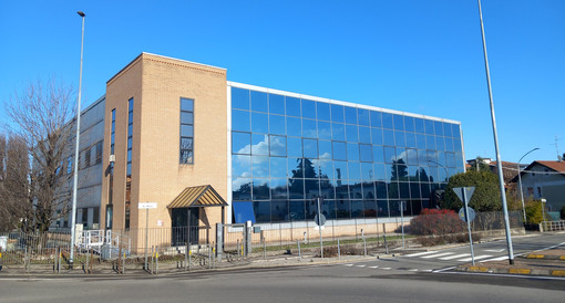 Riapre il Centro per l'Impiego del Tradatese:
nuova sede a Venegono Inferiore Riapre il Centro per l'Impiego del Tradatese:
nuova sede a Venegono Inferiore