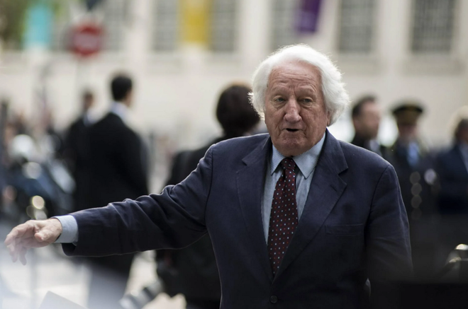 Addio a Giorgio Forattini, il re della satira con le vignette in prima pagina