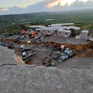 Frana a Niscemi, notte al Palasport per oltre 500 sfollati