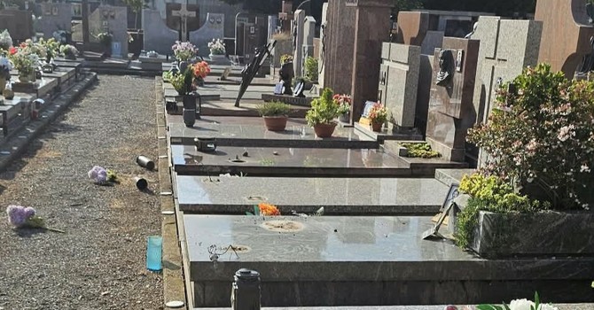 Le immagini del raid al cimitero di Gorla Minore Le immagini del raid al cimitero di Gorla Minore