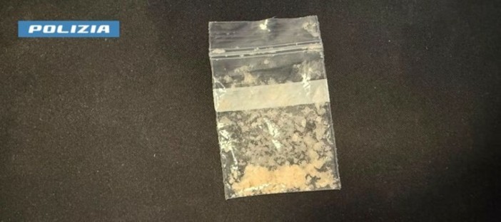 A Varese sequestrata dalla polizia la nuova droga “White Hash” A Varese sequestrata dalla polizia la nuova droga “White Hash”