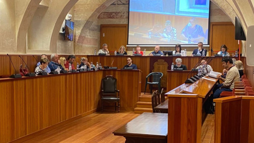 Una seduta del consiglio comunale di Fagnano Una seduta del consiglio comunale di Fagnano