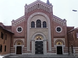 La chiesa del Sacro Cuore dei Frati Minori di Busto Arsizio La chiesa del Sacro Cuore dei Frati Minori di Busto Arsizio