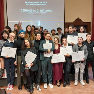 Diploma day per 27 studenti dell’Istituto Antonioni. Il sindaco: «Ora dateci soddisfazioni»