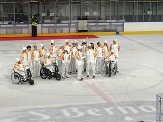 La fiamma olimpica è stata accesa a Varese, al centro del palaghiaccio. Un momento storico, irripetibile