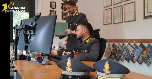 La Guardia di Finanza scopre tre commercianti senza licenza: sequestrati oltre tremila prodotti
