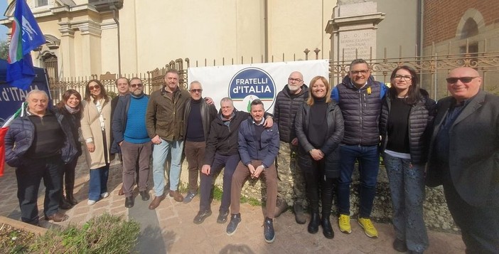 Un gazebo di Fratelli d'Italia a Busto