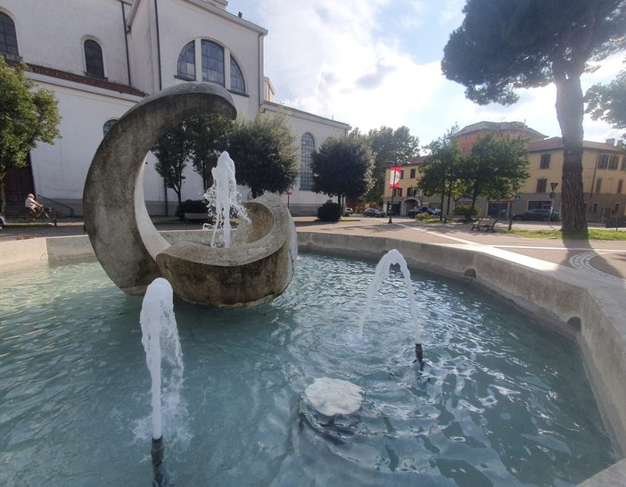 Busto, dopo anni di attesa la fontana di San Michele è tornata a zampillare