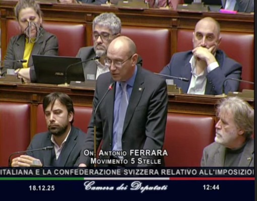 Frontalieri, Ferrara (M5S): «Dalla Svizzera arrivano 128 milioni, ai Comuni di confine ne tornano 89. Non è cooperazione» Frontalieri, Ferrara (M5S): «Dalla Svizzera arrivano 128 milioni, ai Comuni di confine ne tornano 89. Non è cooperazione»