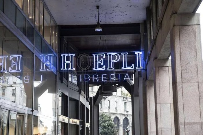 Hoepli un riferimento non solo per Milano - foto Ipa Adnkronos