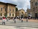 Il flash mob questa mattina a Busto, in piazza San Giovanni. Nelle foto sotto, Massimiliano Nardi e Paolo Montani