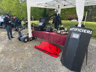 Alcuni momenti della celebrazione a Ville Ponti per il 174esimo anniversario della festa della Polizia di Stato