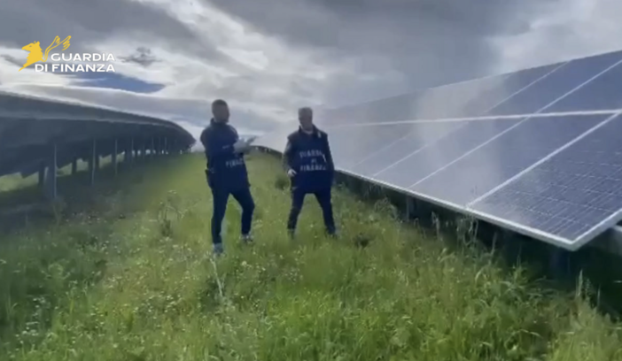 Truffa sul fotovoltaico, la Guardia di Finanza scopre una maxi frode da cinque milioni Truffa sul fotovoltaico, la Guardia di Finanza scopre una maxi frode da cinque milioni