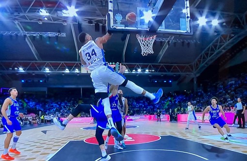 Italbasket sconfitta dalla Grecia di Giannis Antetokounmpo