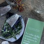 Quelle erbe che raccontano tanto della nostra terra e quindi di noi. In Valle nasce una guida
