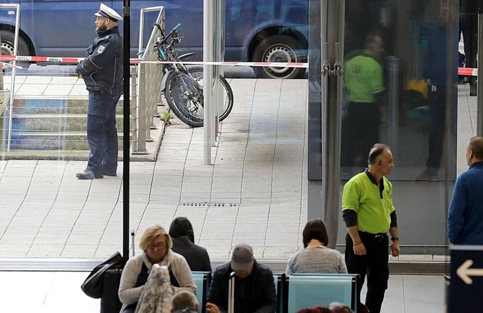 Germania, nuovo stop ai voli per avvistamento di un drone: stavolta si ferma l'aeroporto di Brema Germania, nuovo stop ai voli per avvistamento di un drone: stavolta si ferma l'aeroporto di Brema