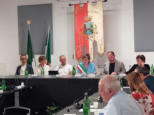 Cristina Borroni giura in Consiglio: «Sarò il sindaco di tutti, non solo di chi ci ha votato»